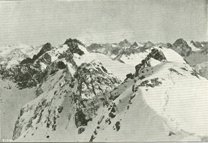 Blick vom Heilbronner Weg auf die Mädelegabel-Gruppe im Winter (Lichtbild von Gustav Schulze) Blick vom Heilbronner Weg auf die Mädelegabel-Gruppe im Winter (Lichtbild von Gustav Schulze)