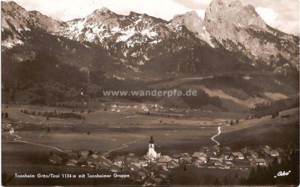 Blick über Tannheim auf Gimpel, Rote Flüh und Schartschrofen um ca. 1960 Blick über Tannheim auf Gimpel, Rote Flüh und Schartschrofen um ca. 1960
